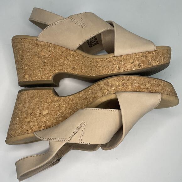 EUC Clarks Giselle Dove Wedge Sandals Hook & Loop Slingback Cork 11 Beige Tan - Picture 8 of 10
